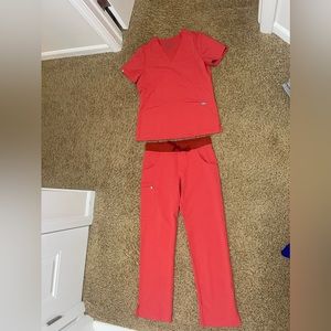 Red Figs scrub set size small